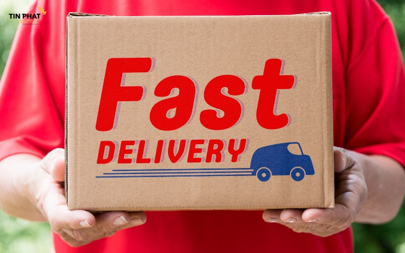 Chuyển phát nhanh là dịch vụ vận chuyển hàng hóa, tài liệu với tốc độ cao, cam kết thời gian cụ thể và ưu tiên xử lý trong toàn bộ quy trình.
