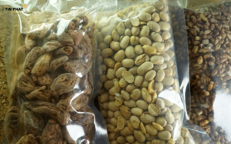 Thực phẩm khô khi gửi đi nước ngoài phải được đóng gói kỹ càng, hút chân không đầy đủ.