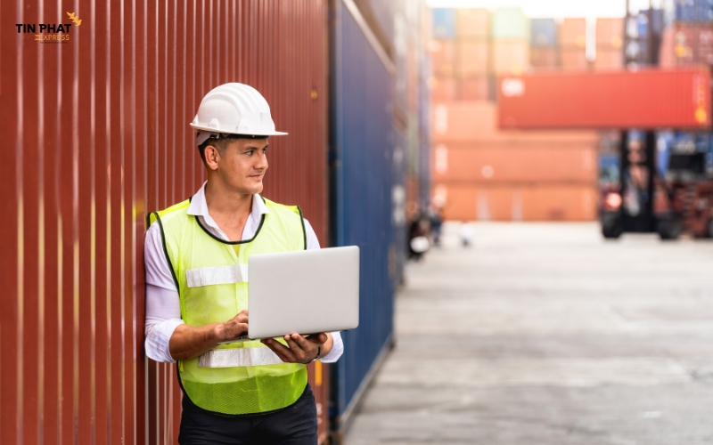 Một vài kiện hàng có thể bị chậm trễ vì lý do hải quan nước đến giữ kiểm tra.