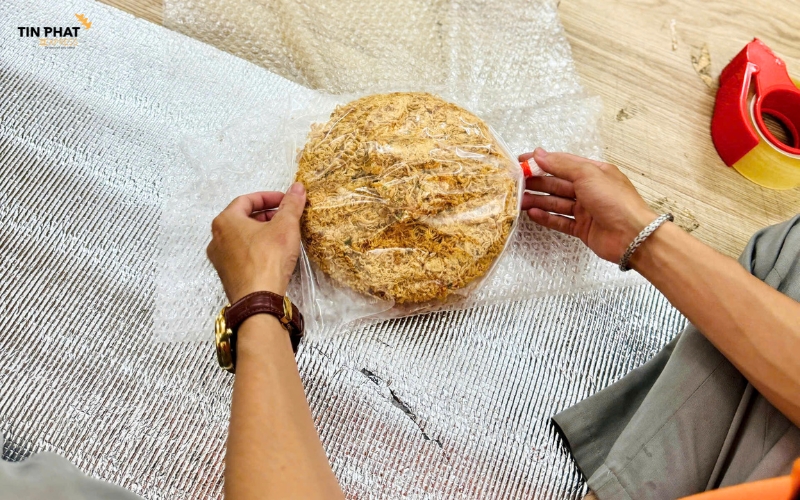 Bọc chống sốc để đảm bảo hàng hóa hạn chế hư hại do va đập.