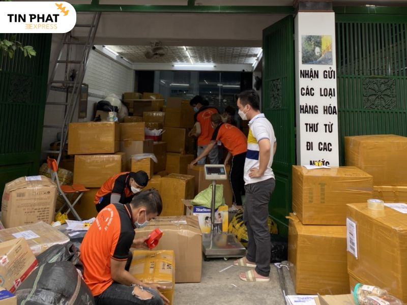 Tại sao nên chọn Tín Phát Express để vận chuyển gửi hàng đi Canada