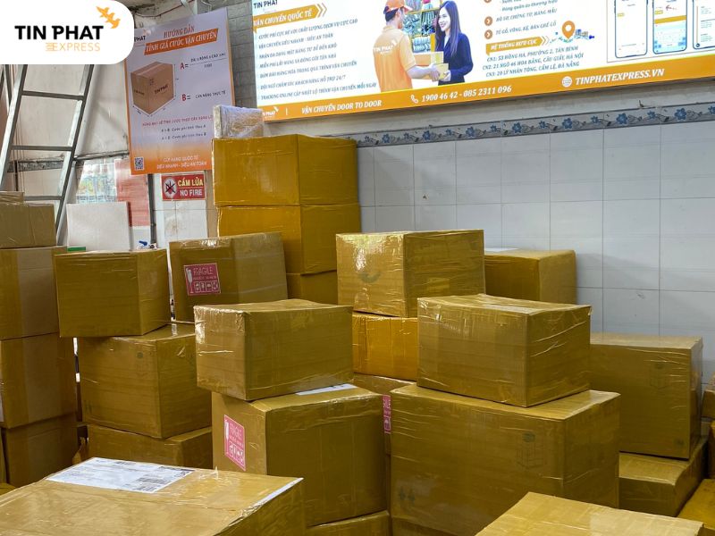 Tín Phát Express miễn phí đóng gói hàng hóa cho khách hàng
