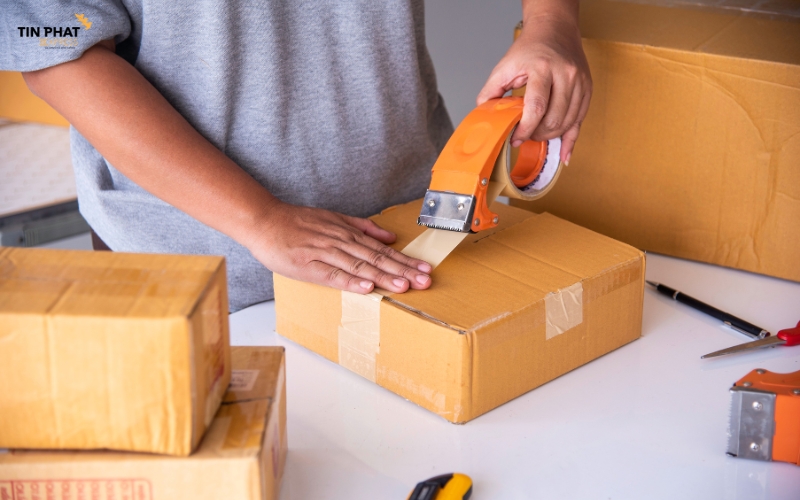 Với một số mặt hàng dễ vỡ hoặc có giá trị cao, chi phí đóng gói đặc biệt có thể làm tăng đáng kể tổng chi phí gửi hàng.