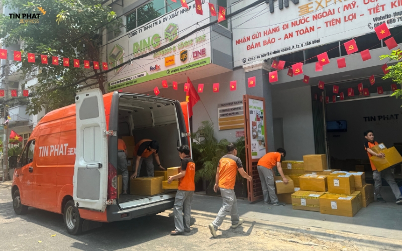 Tín Phát Express cung cấp giải pháp toàn diện từ tư vấn, chuẩn bị hồ sơ đến vận chuyển và theo dõi.