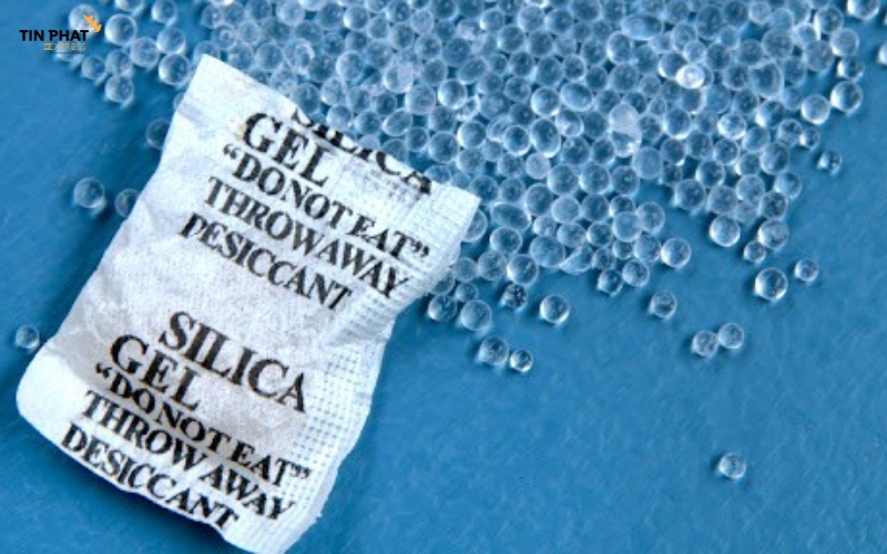 Khi đóng gói bắt buộc phải đặt thuốc vào túi niêm phong chống ẩm với silica gel.