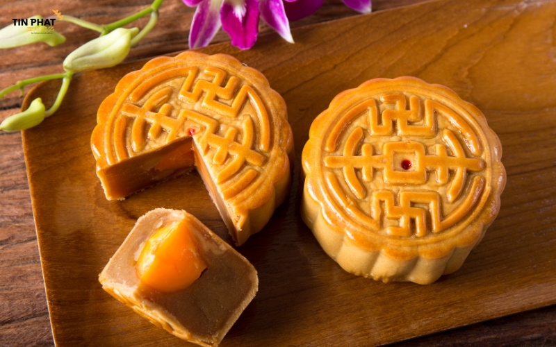 Đối với bánh trung thu có thành phần như trứng muối chưa qua xử lý bị cấm hoàn toàn. 