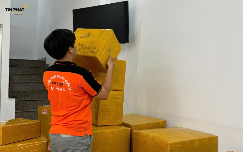 Dịch vụ lấy hàng tận nơi trong vòng 24 giờ sau khi xác nhận đơn hàng.