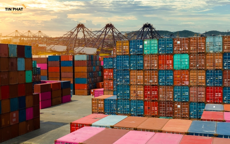 Vận chuyển hàng nguyên container (FCL) dành cho những lô hàng có khối lượng lớn, thuê trọn bộ container để vận chuyển.
