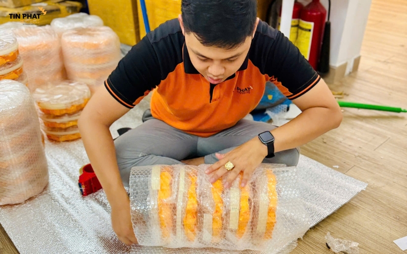 Đóng gói đúng chuẩn giúp hàng không bị va đập, ẩm mốc trong quá trình vận chuyển.