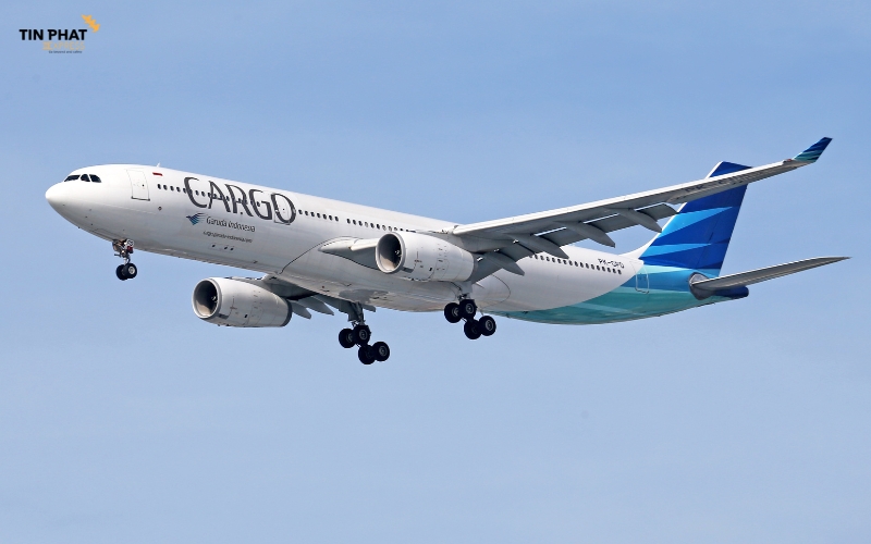 So với 30-45 ngày của đường biển, máy bay giúp hàng hóa đến tay người nhận gấp 6-10 lần.