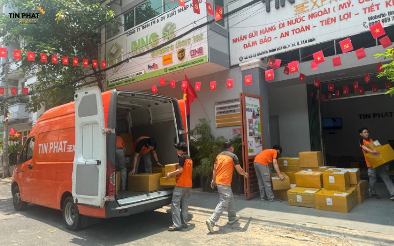 Tín Phát Express miễn phí nhận hàng, xử lý đóng gói tận nhà ở đầu Việt Nam.