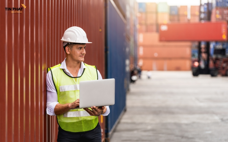 Khai báo hải quan đóng vai trò then chốt trong quản lý nhà nước và hoạt động kinh doanh quốc tế.