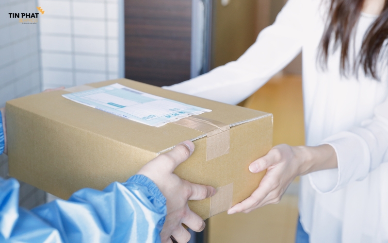 Cam kết của Tín Phát Express: Tỷ lệ đúng hẹn 99.2% với hơn 5.000 đơn hàng đi Mỹ mỗi năm.