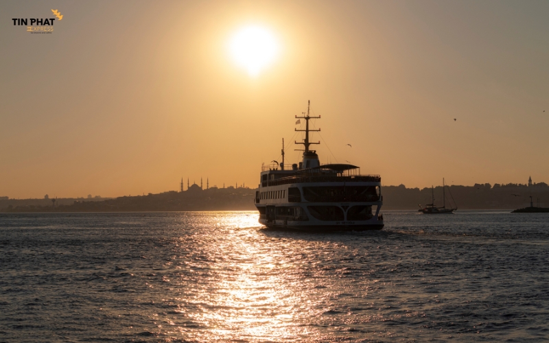 Chọn vận chuyển bằng đường biển nếu không có deadline về thời gian và cần tiết kiệm chi phí. 