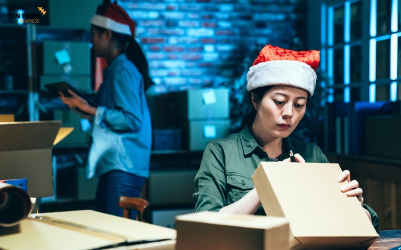 Mùa cao điểm như Giáng sinh, lễ/tết có thể ảnh hưởng đến thời gian giao hàng.