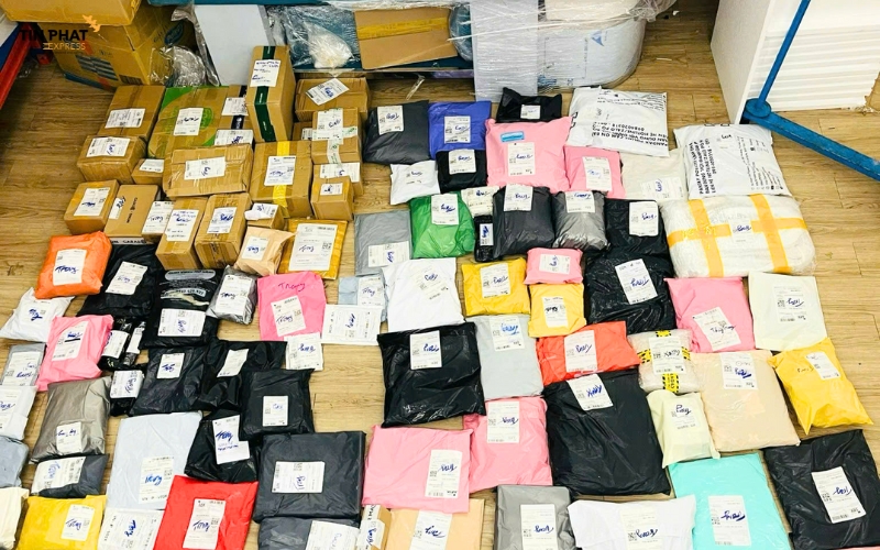 Tín Phát cung cấp gói dịch vụ toàn diện: Mua Hộ, Gom Hàng, Thanh Toán Hộ - giúp khách hàng tiết kiệm thời gian.