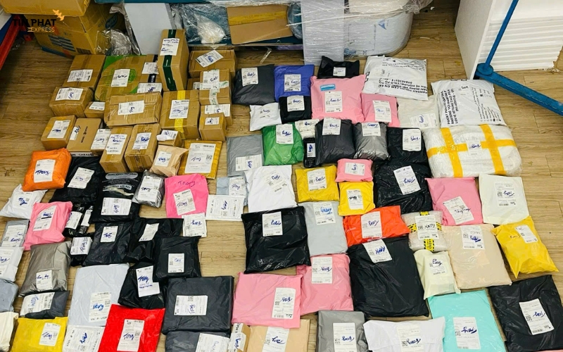 Tín Phát Express cung cấp dịch vụ mua hộ, gom hàng và lưu kho để hỗ trợ khách hàng toàn diện hơn.