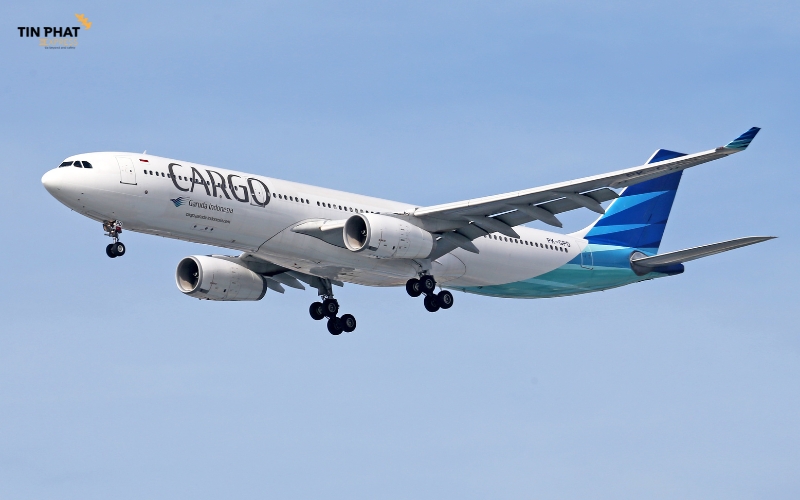 Tất cả đơn hàng gửi đi Anh của Tín Phát Express đều được vận chuyển bằng đường hàng không.