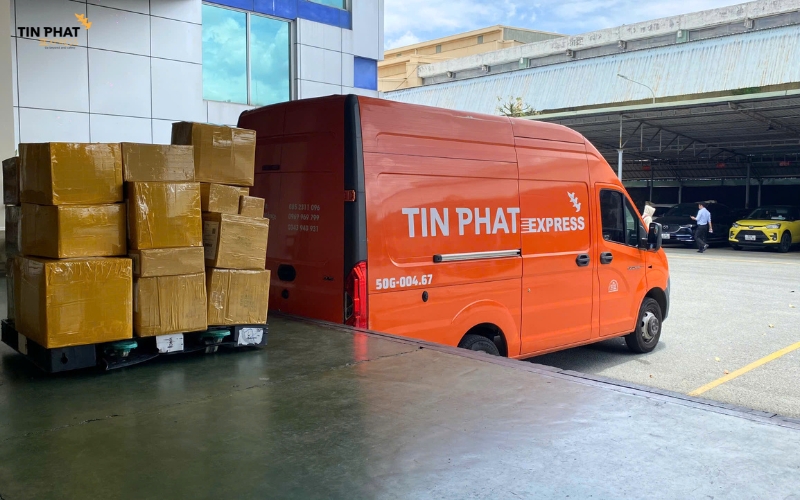 Tín Phát Express cung cấp dịch vụ lấy hàng tận nơi miễn phí.