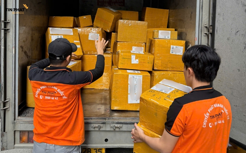 Tín Phát Express là đơn vị cung cấp dịch vụ gửi hàng đi Mỹ tại Đà Nẵng đang tin cậy.