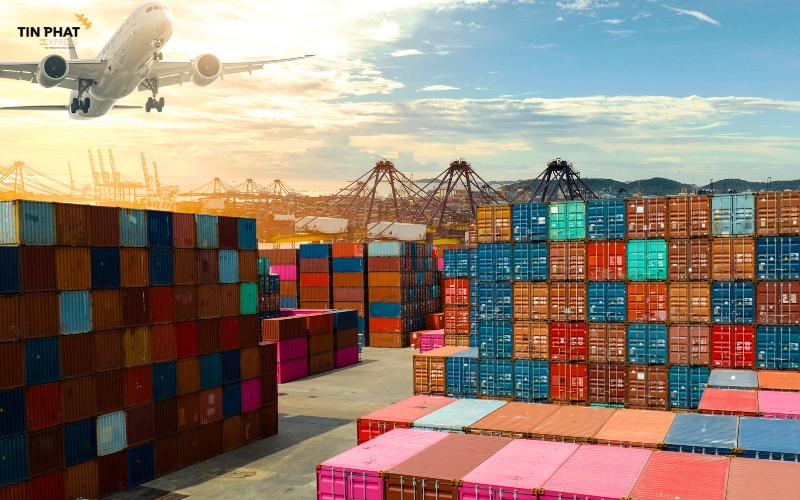 Đường biển LCL (Less than Container Load) là hình thức gom hàng lẻ của nhiều khách vào chung một container.