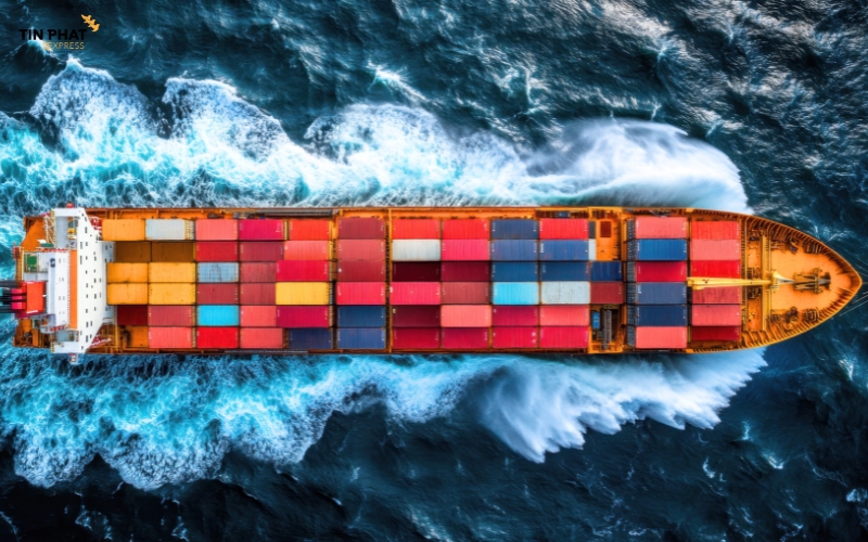 Sau khi thông quan, hàng bắt đầu hành trình quốc tế.