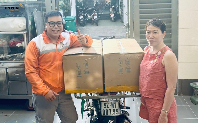 Tín Phát Express cung cấp dịch vụ lấy hàng tận nơi miễn phí tại nội thành ba thành phố lớn: Hà Nội, Đà Nẵng và TP.HCM.