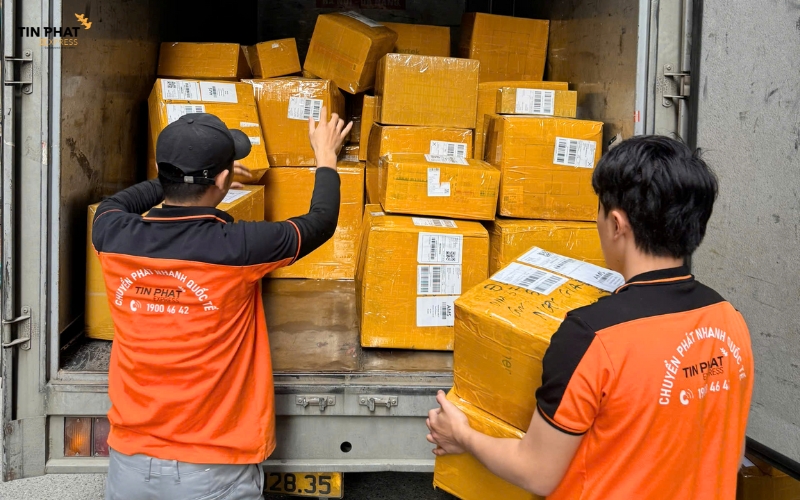 Tín Phát Express đồng hành cùng bạn từ khâu chuẩn bị đến khi hàng về tay người nhận.