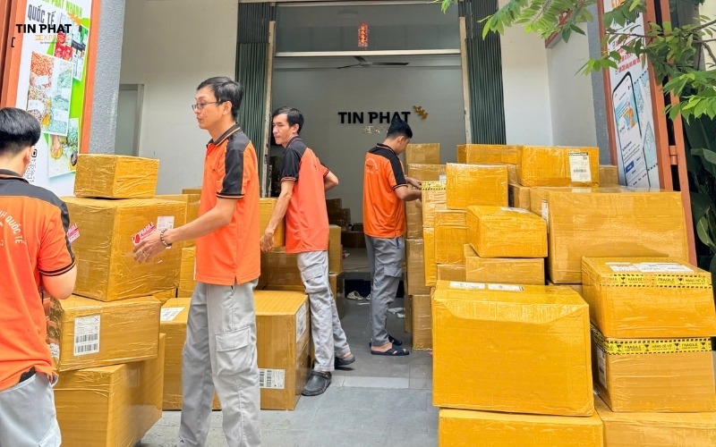 Tín Phát Express tự hào là đơn vị tiên phong trong lĩnh vực vận chuyển quốc tế, với hơn 5 năm kinh nghiệm phục vụ hàng nghìn kiều bào và gia đình người Việt xa quê.