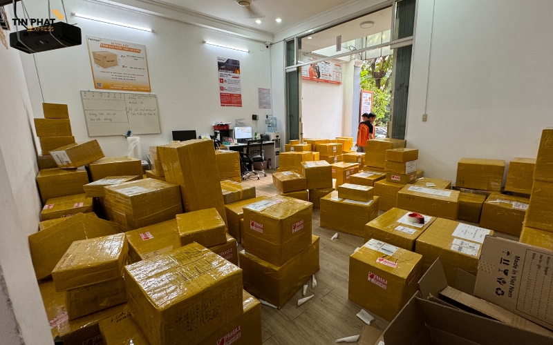 Tín Phát cam kết mang đến trải nghiệm gửi hàng an toàn, nhanh chóng và đáng tin cậy nhất cho khách hàng.