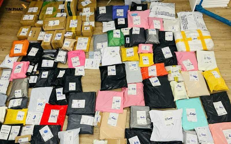 Tín Phát cung cấp thêm dịch vụ gom hàng, mua hộ và thanh toán hộ cho khách hàng.