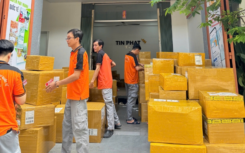 Tín Phát Express là lựa chọn đáng tin cậy khi bạn cần gửi hàng đi Dubai.