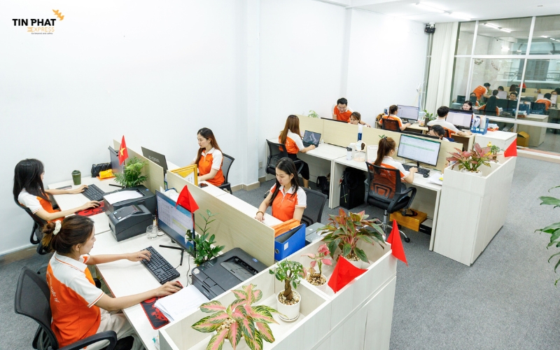 Tín Phát hỗ trợ khách hàng gửi hàng đi Malaysia từ A-Z, xử lý nhanh chóng, chuyên nghiệp.