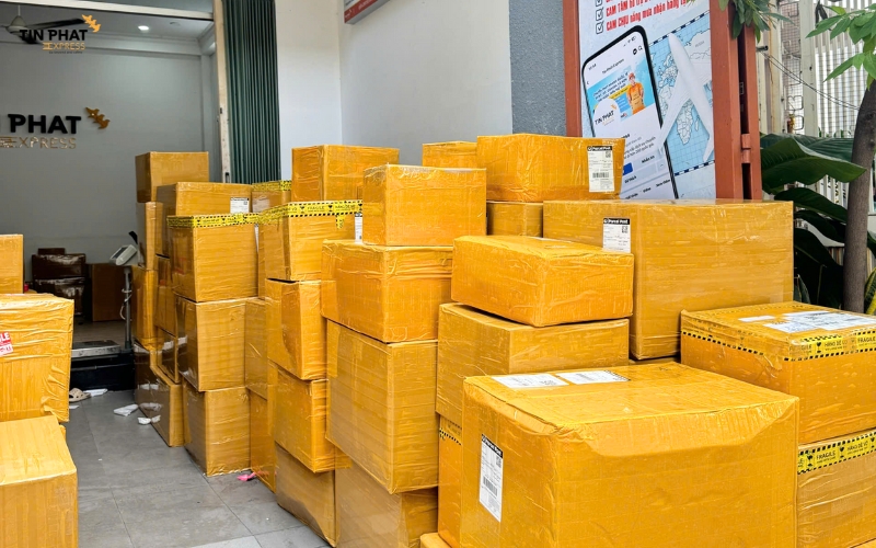 Tín Phát Express không chỉ là đơn vị vận chuyển. Chúng tôi là đối tác đồng hành, người bạn tin cậy trong mỗi chuyến hàng.