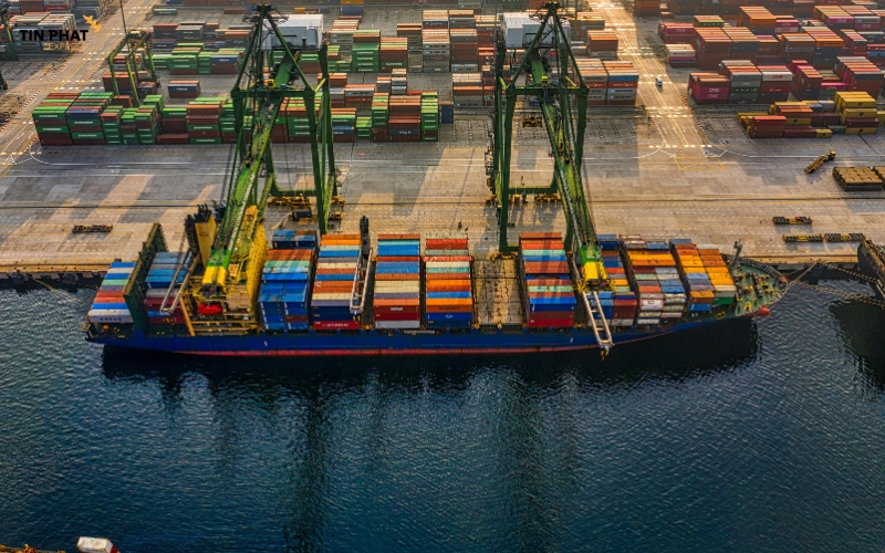 Giá cước phụ thuộc vào cân nặng thực tế, kích thước quy đổi, loại hàng hóa, và phương thức vận chuyển.