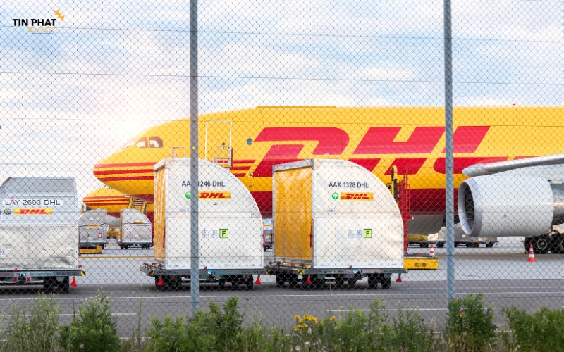 DHL là hãng vận chuyển quốc tế hàng đầu thế giới nhưng giá cước khá cao. 
