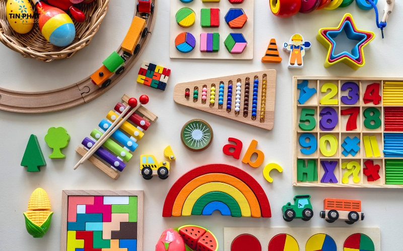 Đồ chơi trẻ em (không có pin) được phép gửi đi Pháp. 