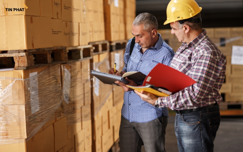 Ngoài cước phí chính, bạn có thể phải trả phí khai báo hải quan khi gửi hàng đi Trung Quốc bằng bưu điện. 